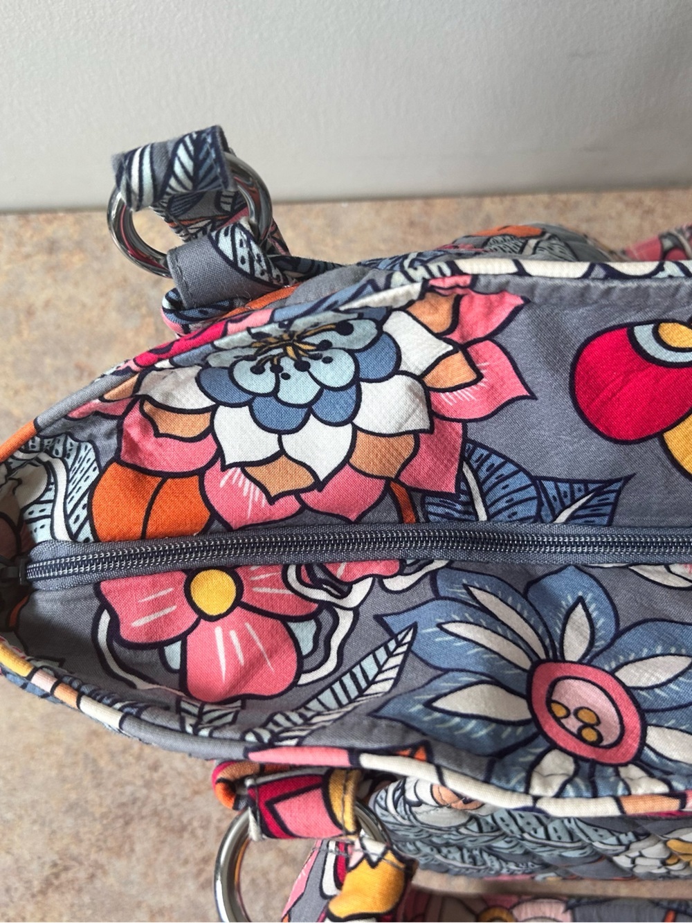 Vera Bradley Like New Retired Tropical Pattern Spacious Shoulder Purse - Picture 6 of 10